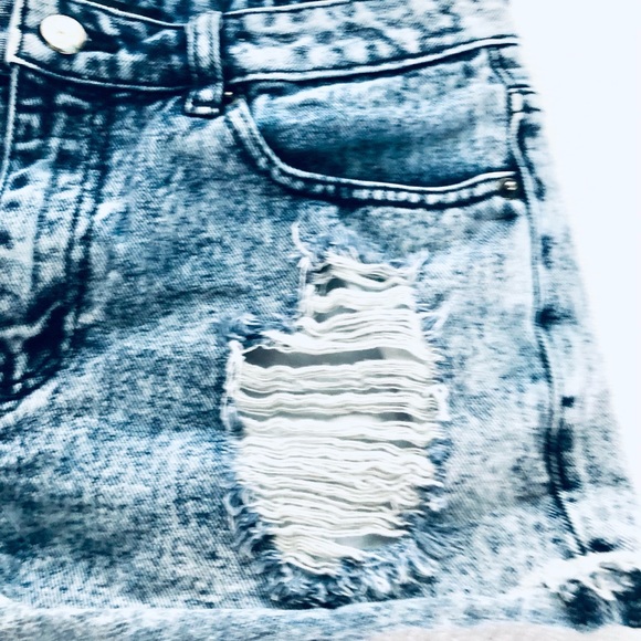 FOREVER 21 SHORTS JEANS DISTRESSED SIZE 28 - Picture 6 of 9